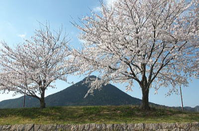 ������Βn������z�ɎO��R